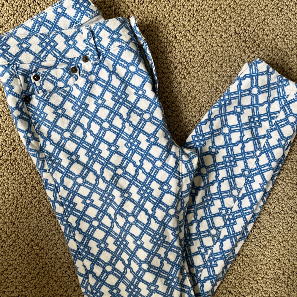 Women’s size 6 Vineyard Vines lattice print skinny jeans.   Perfect condition.